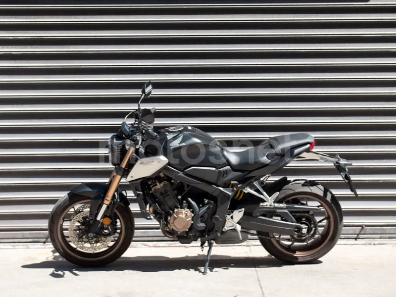 Honda CB650R - Vista 11