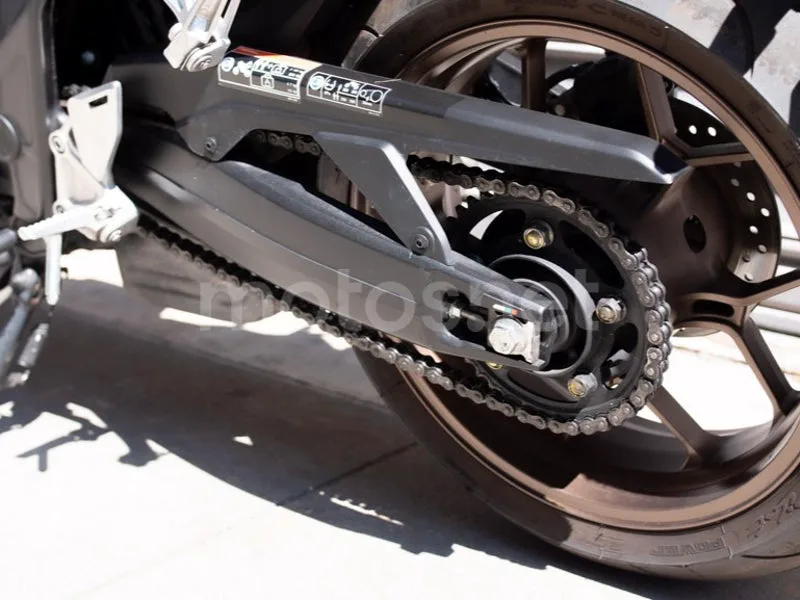 Honda CB650R - Vista 16