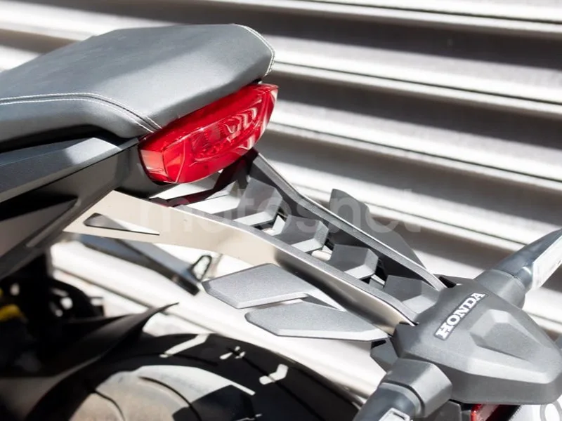 Honda CB650R - Vista 17