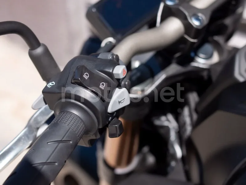Honda CB650R - Vista 20