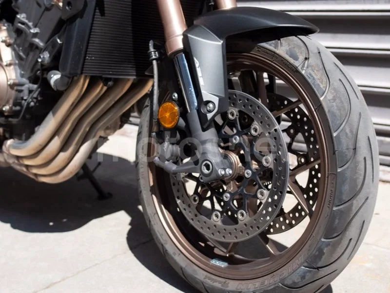 Honda CB650R - Vista 4