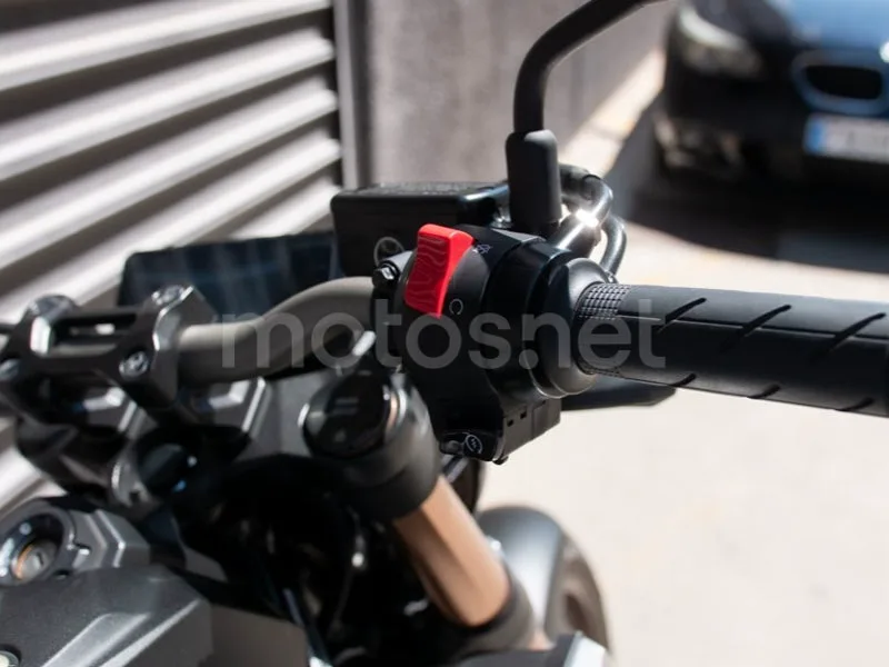 Honda CB650R - Vista 8