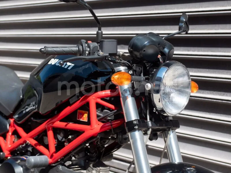 Ducati Monster 695 - Vista 3