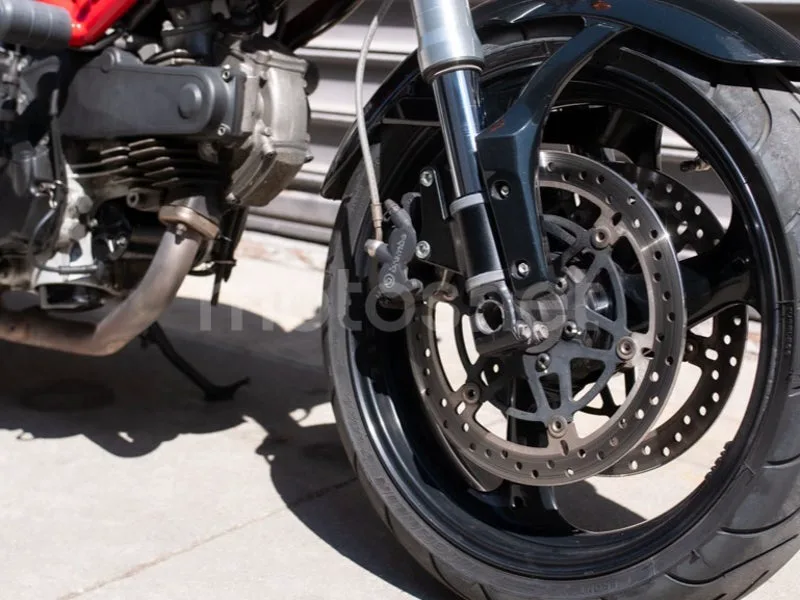 Ducati Monster 695 - Vista 4