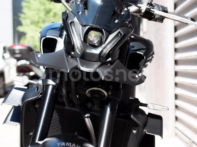 Yamaha MT-09 - Vista 12