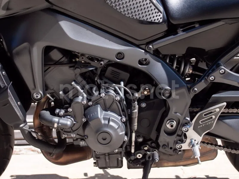 Yamaha MT-09 - Vista 17