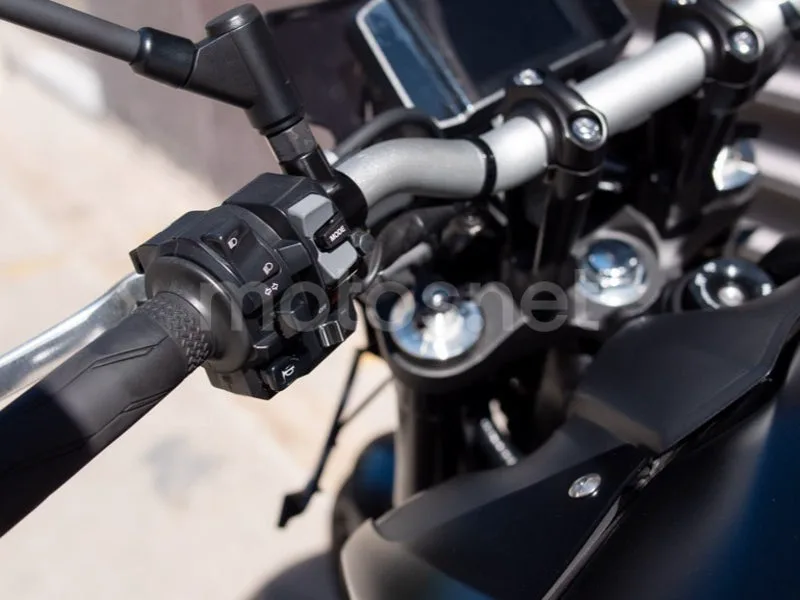 Yamaha MT-09 - Vista 22