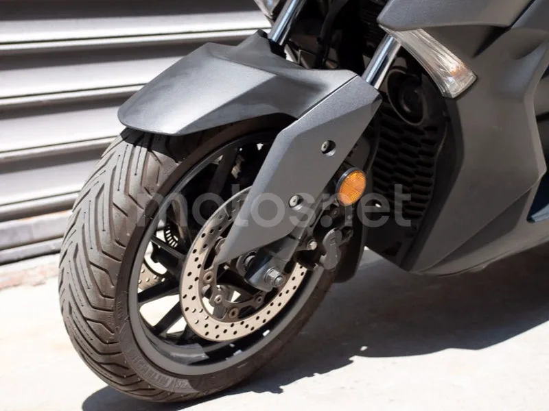 Yamaha XMAX 400 - Vista 15