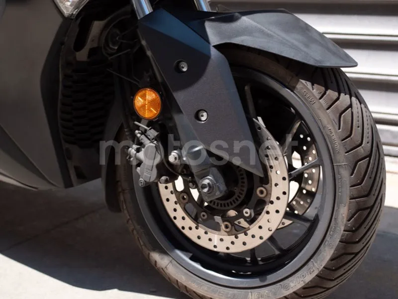 Yamaha XMAX 400 - Vista 4