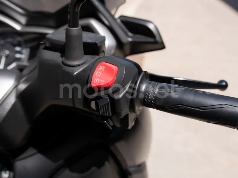 Yamaha XMAX 400 - Vista 9