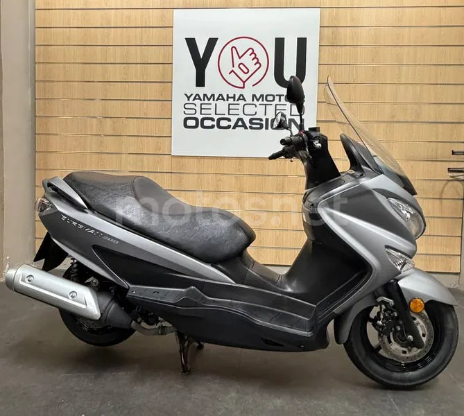 Suzuki Burgman 200 2190 € 2017 Madrid - 1