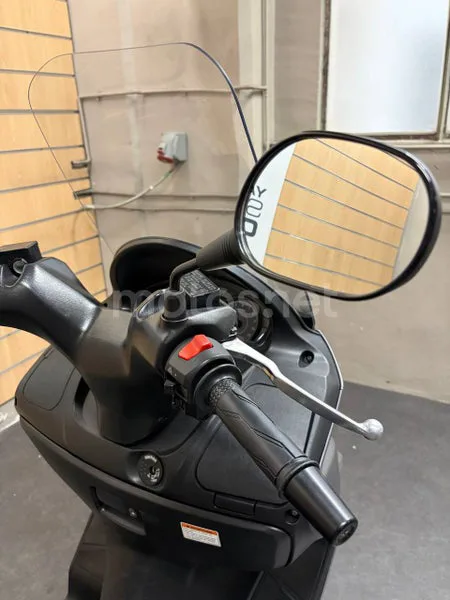 Suzuki Burgman 200 - Vista 8