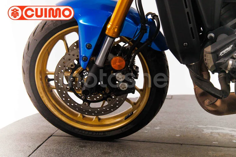 Yamaha XSR900 - Vista 24