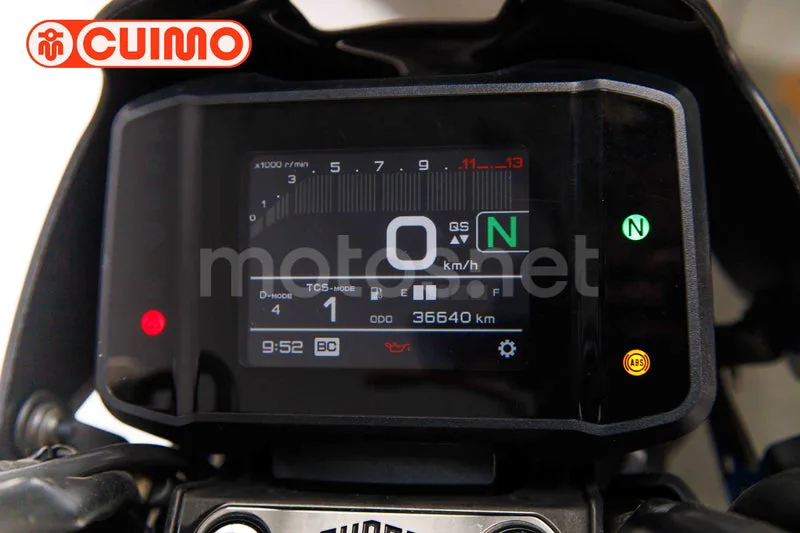 Yamaha XSR900 - Vista 28