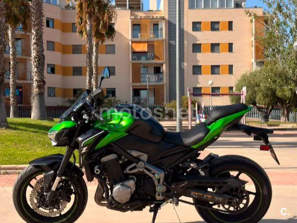 Kawasaki Z900 - Vista 3