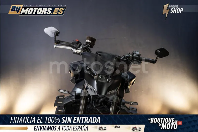 Yamaha MT-09 - Vista 16