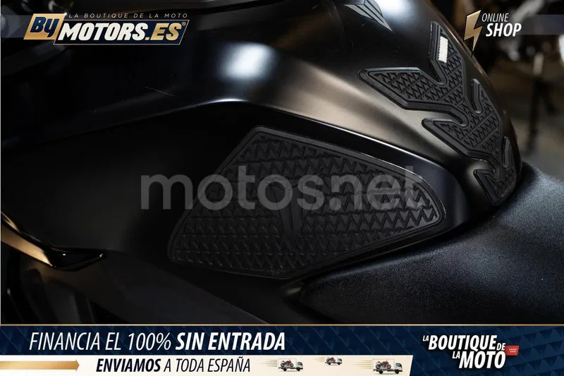 Yamaha MT-09 - Vista 18