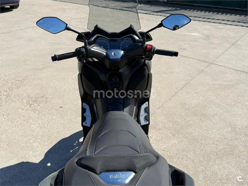 Yamaha XMAX 300 - Vista 8