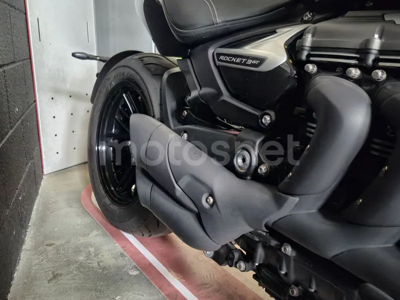 Triumph Rocket 3 - Vista 7