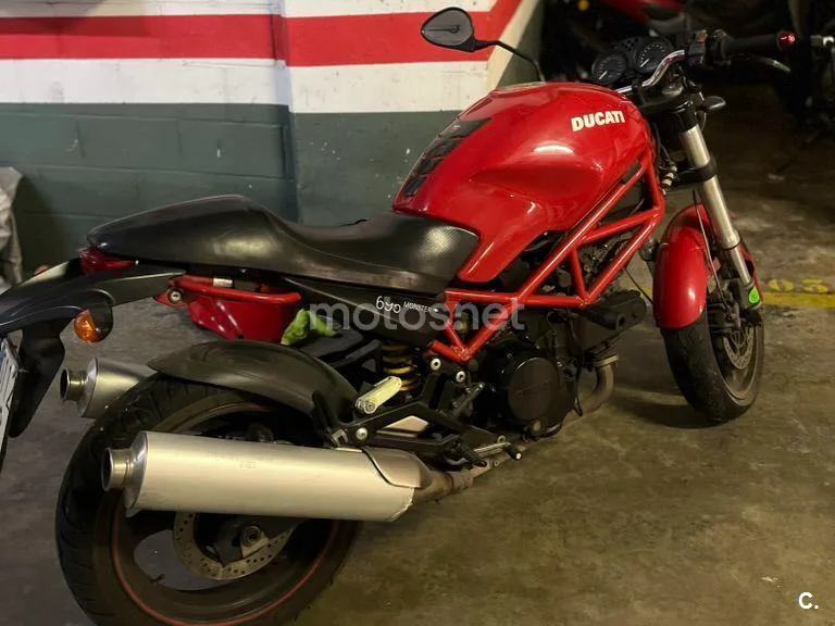 Ducati Monster 695 - Vista 4