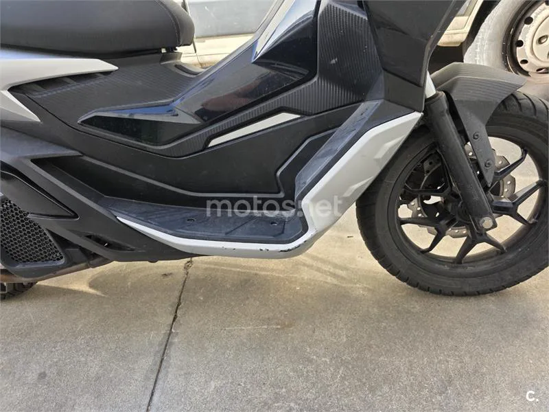 Aprilia SR GT 125 - Vista 3