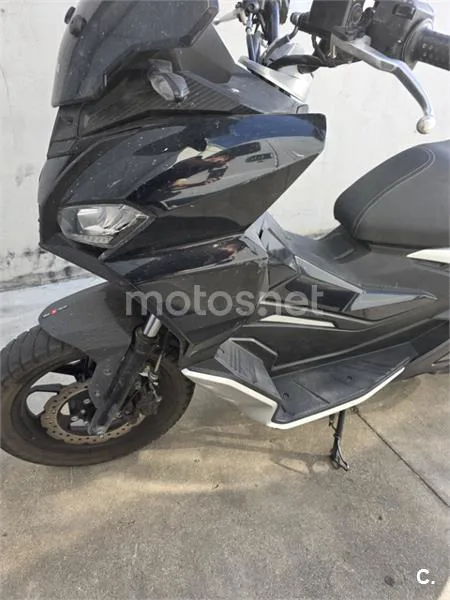 Aprilia SR GT 125 - Vista 7