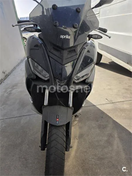 Aprilia SR GT 125 - Vista 8