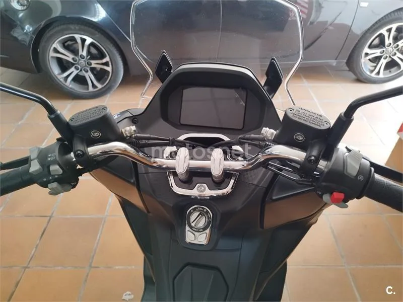 QJ Motor MTX 125 - Vista 8