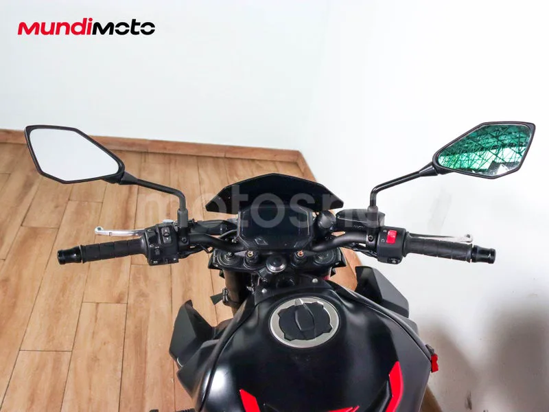 Kawasaki Z900 - Vista 11