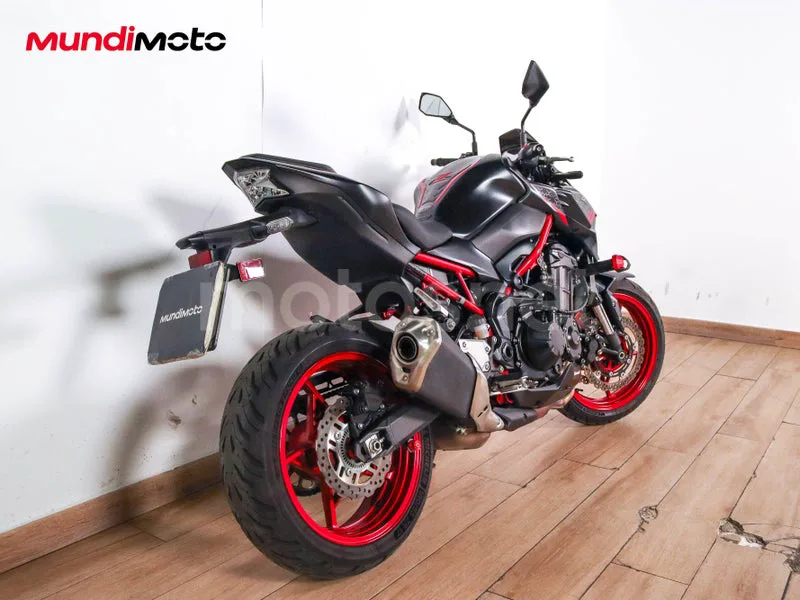 Kawasaki Z900 - Vista 3
