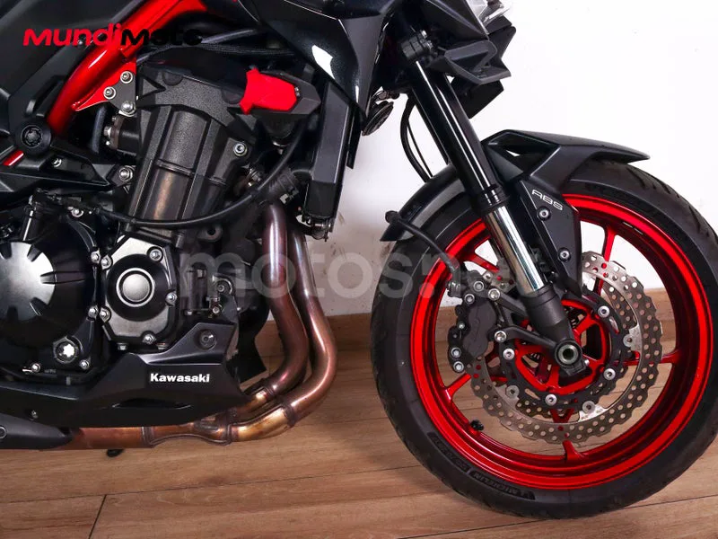 Kawasaki Z900 - Vista 23