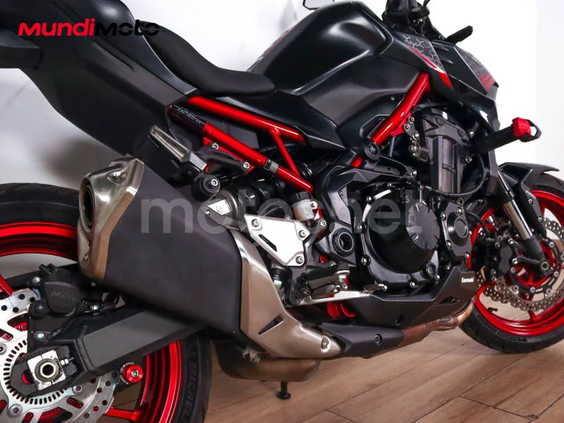 Kawasaki Z900 - Vista 4