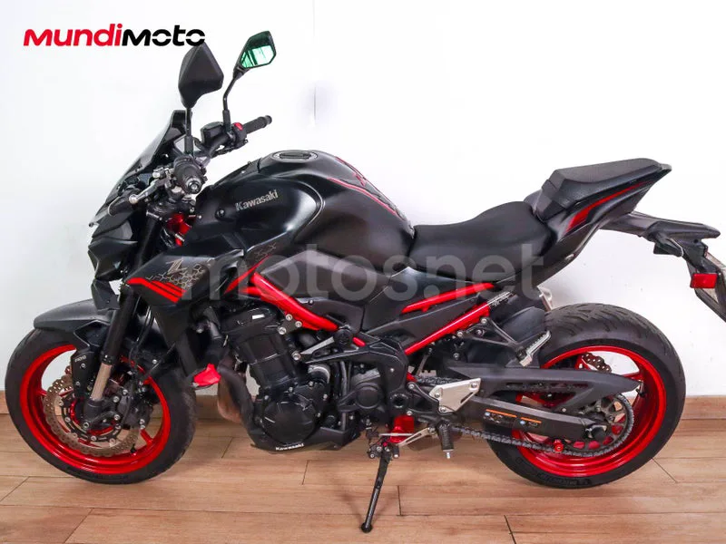 Kawasaki Z900 - Vista 6