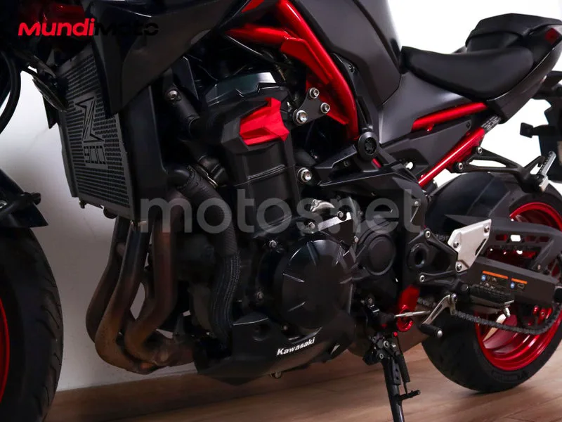 Kawasaki Z900 - Vista 10