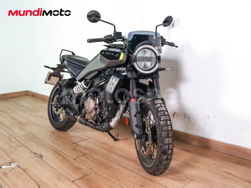 Husqvarna Svartpilen 401 5299 € 2025 Madrid - 2