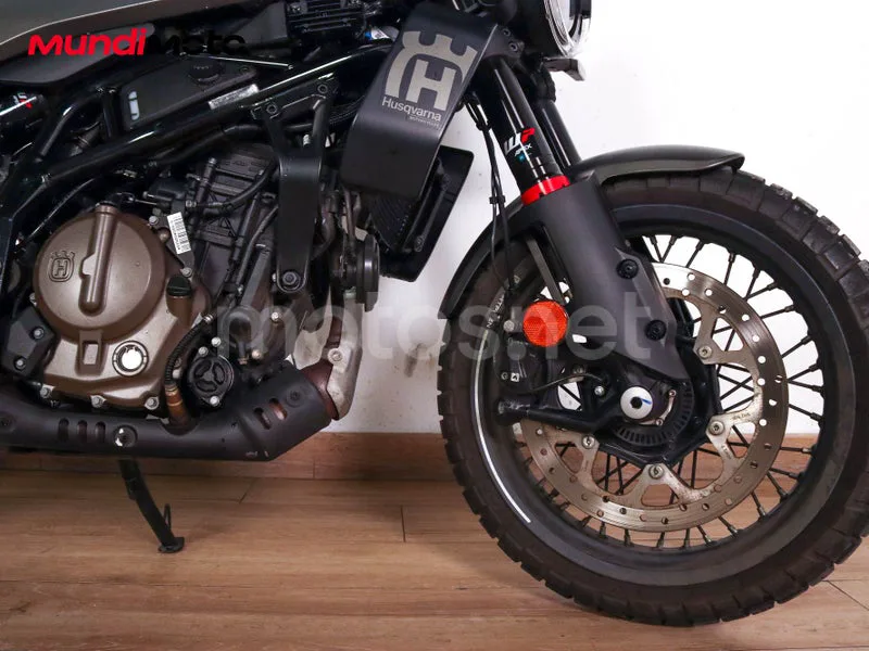 Husqvarna Svartpilen 401 - Vista 22