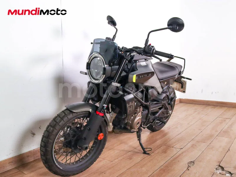 Husqvarna Svartpilen 401 - Vista 7