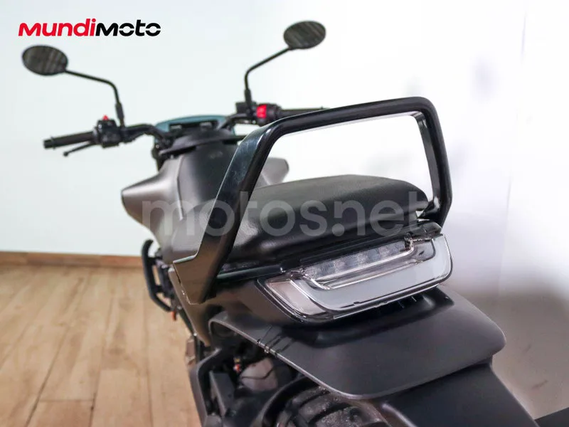 Husqvarna Svartpilen 401 - Vista 9