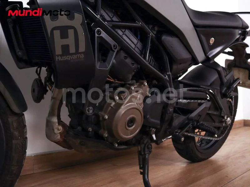 Husqvarna Svartpilen 401 - Vista 10