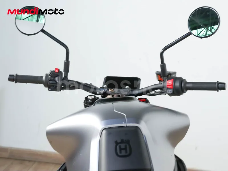 Husqvarna Vitpilen 801 - Vista 11