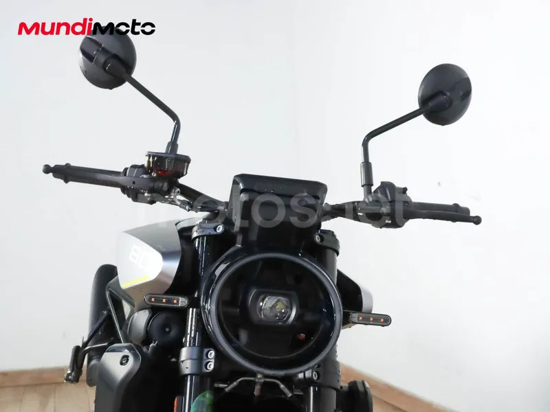 Husqvarna Vitpilen 801 - Vista 5