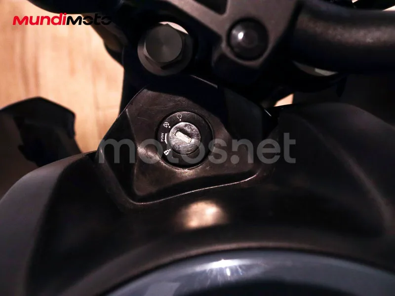 Yamaha MT-125 - Vista 18