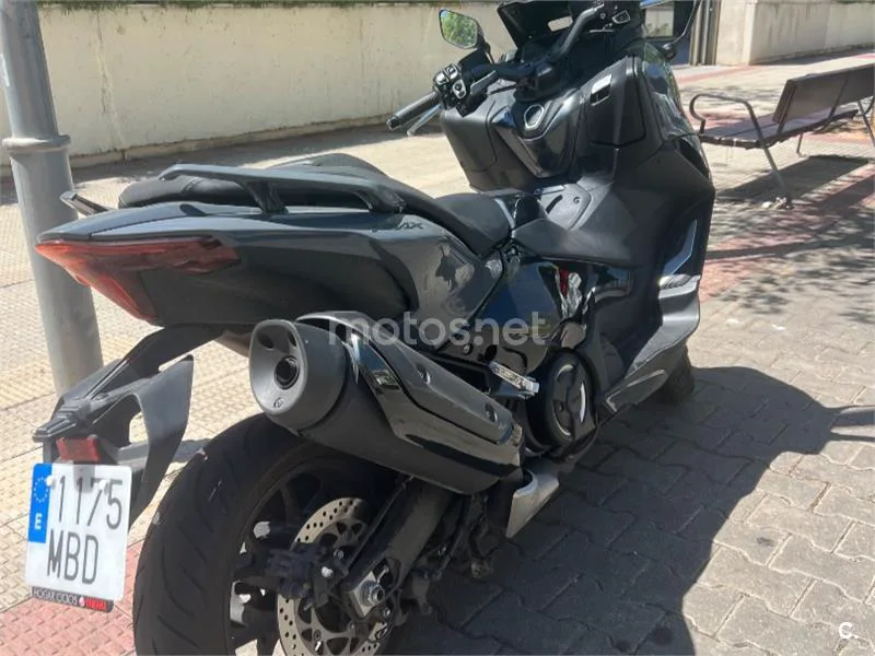 Yamaha TMAX - Vista 11