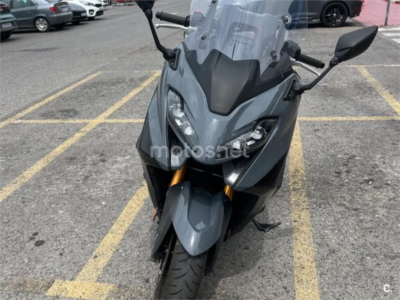 Yamaha TMAX - Vista 3