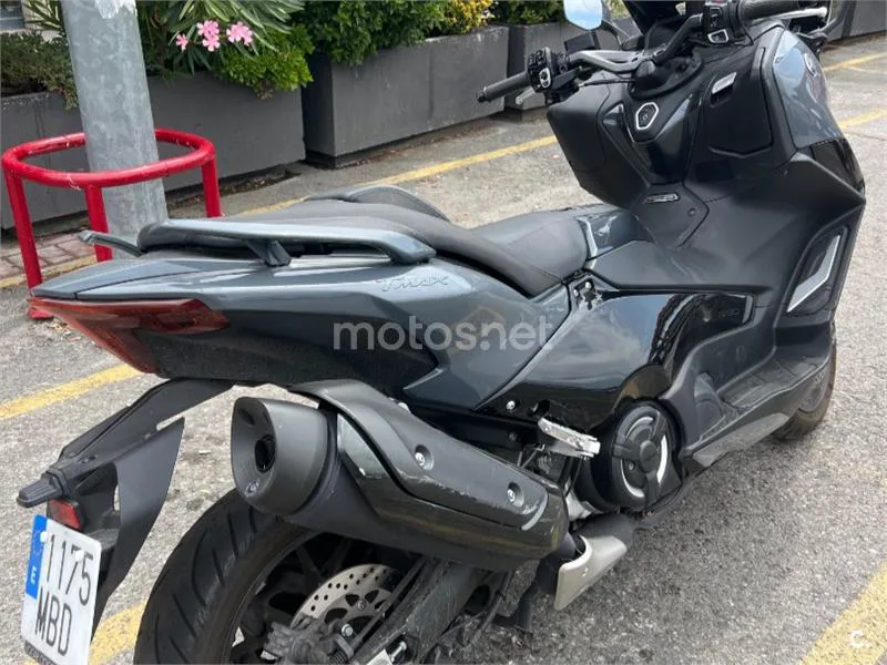 Yamaha TMAX - Vista 4