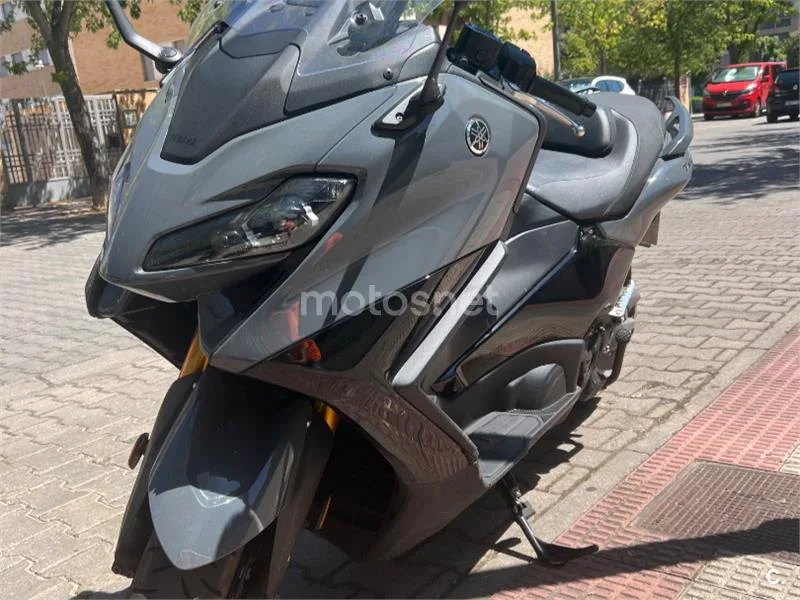 Yamaha TMAX - Vista 5