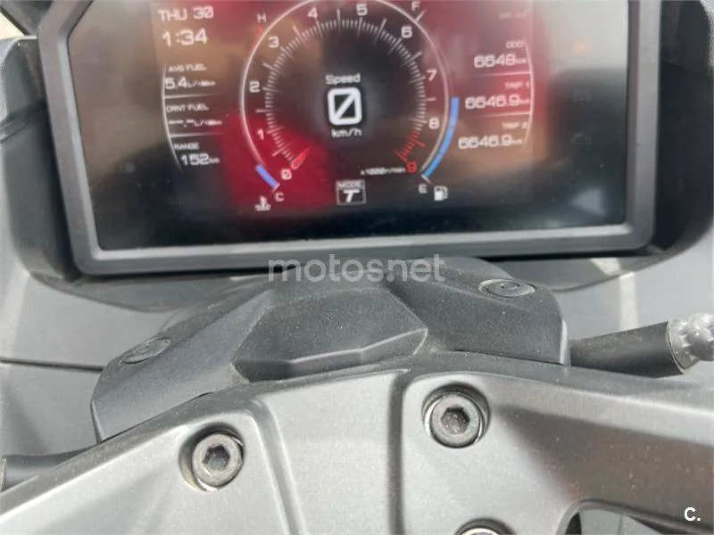 Yamaha TMAX - Vista 6