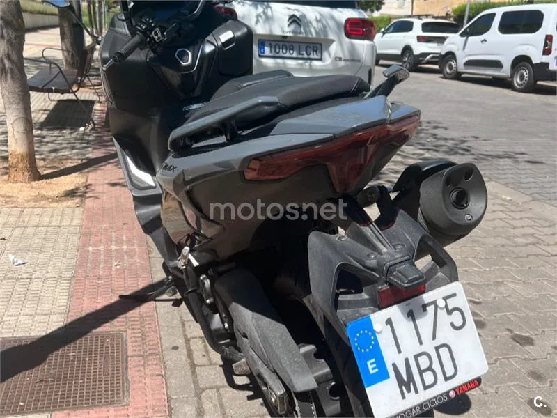 Yamaha TMAX - Vista 7