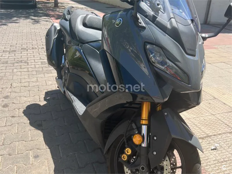 Yamaha TMAX - Vista 8