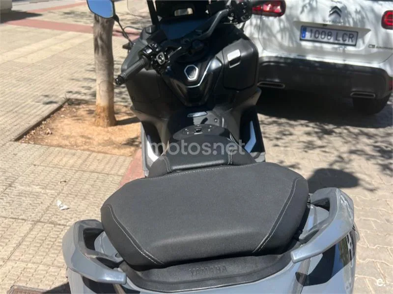 Yamaha TMAX - Vista 10